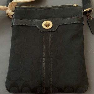 Coach Hampton Signature Swingpack style 40688